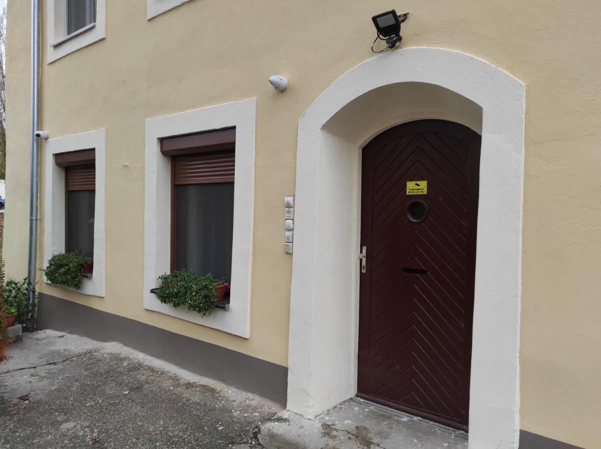 Matyas Apartman Tata Exterior photo