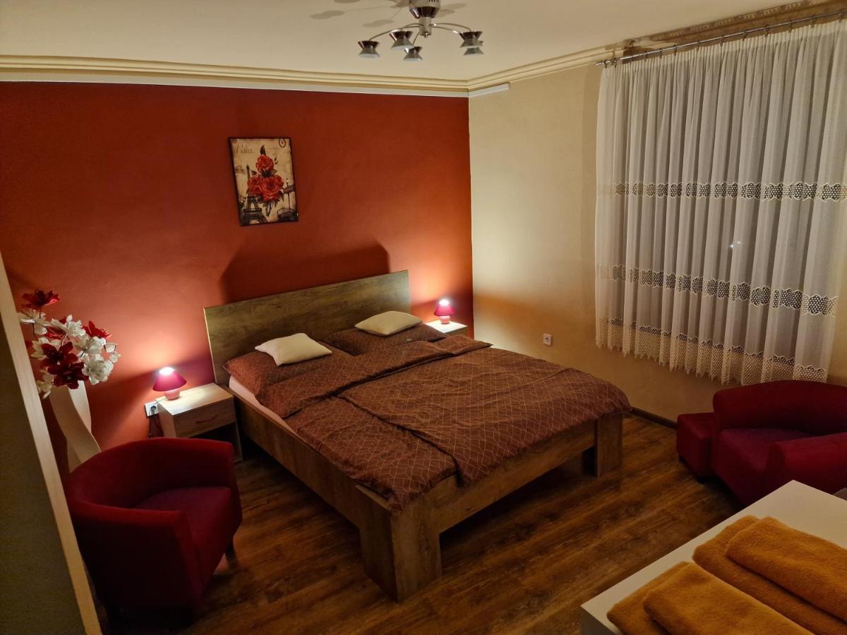 Matyas Apartman Tata Exterior photo